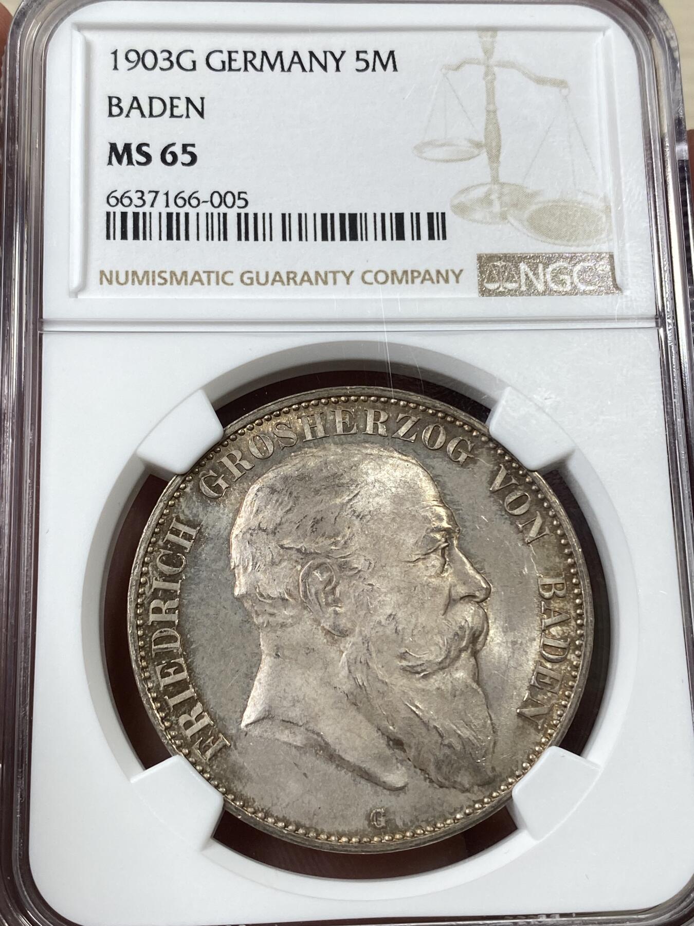 万国钱币拍卖第036期 NGC MS65 1903年德国巴登长翅流通5马克 全原光丝滑底板搭配原味淡五彩包浆，这种品质的流通版巴登大胡子不是那么容易能遇到的，NGC冠军分。