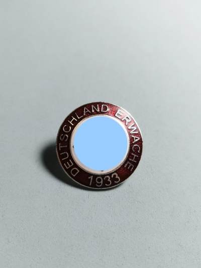 盛世勋华—— 北京国际钱币博览会 号角文化勋章邮票专场拍卖第212期 - 德国（1939）NSDAP 德意志觉醒证章 珐琅质地 带RZM厂标 品相绝佳