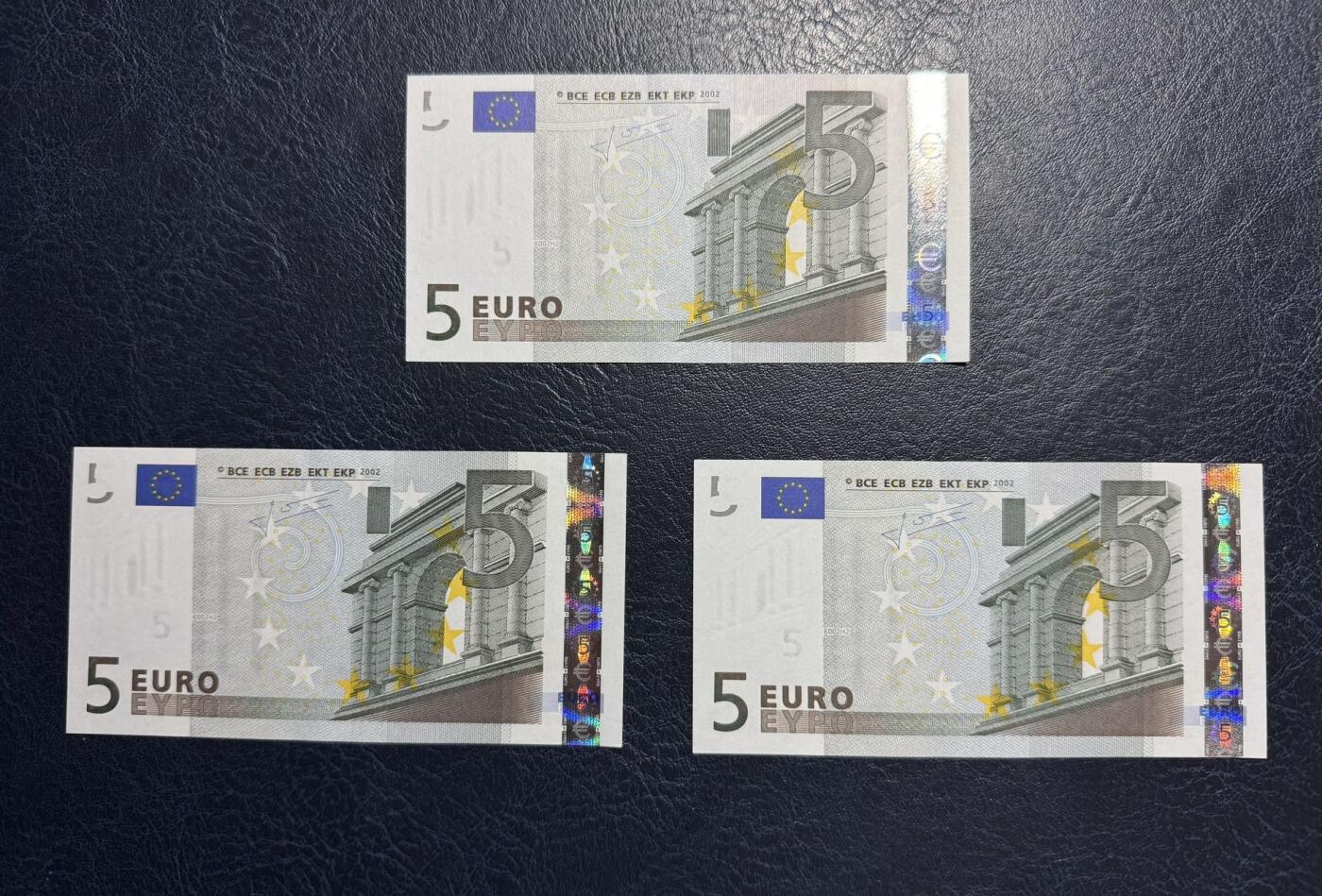 收藏联盟Quantum Auction 第387期拍卖  欧盟爱尔兰2002年5欧元三张第二签 品相UNC 票面点钞痕