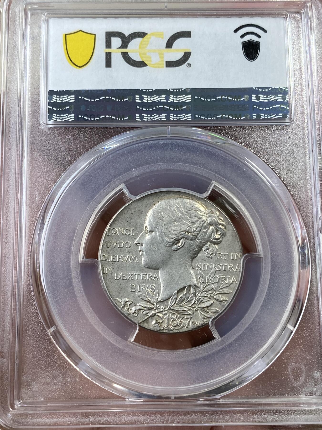 万国钱币拍卖第036期 PCGS SP58 1897年英国维多利亚女皇登基加冕60周年纪念银章 披纱老维与青年小维并存