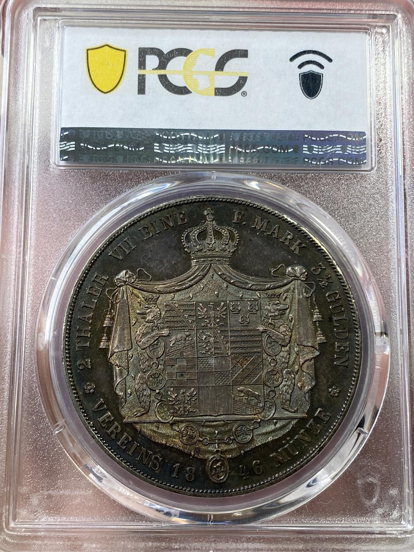 万国钱币拍卖第036期 PCGS MS62 1846年德国安哈尔特-德劭双熊大窗帘流通2泰勒 德邦2t中的大名誉与最具人气品种 利奥波德·弗雷德里希大公释迦牟尼般的卷发人见人爱 双熊护徽孔武有力 双面彩虹七彩包浆 底板类镜面质感 PCGS断崖式唯一冠军分