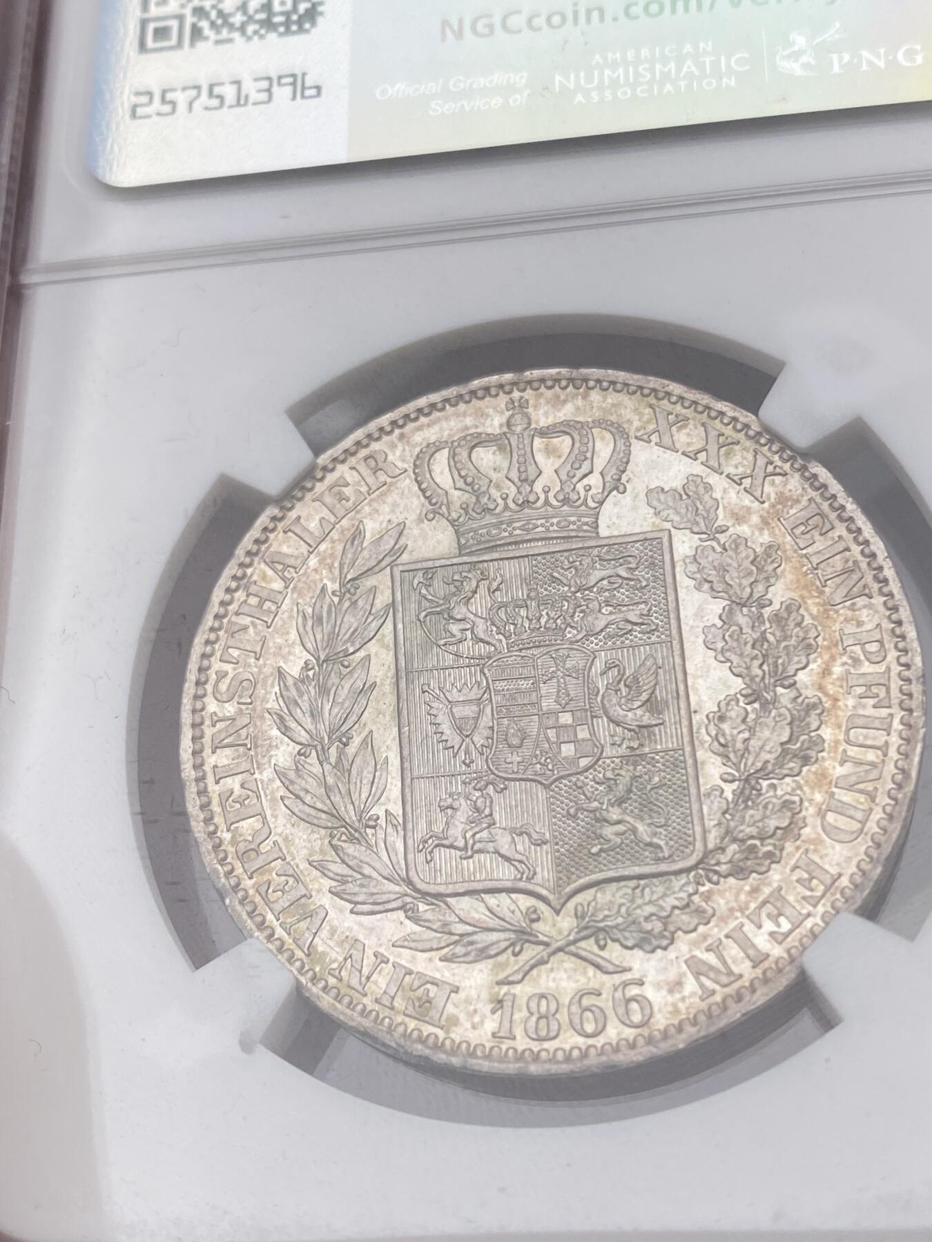 万国钱币拍卖第036期 NGC MS64 1866年德国欧登堡盾徽流通1泰勒 小邦名誉品种 BU难度奇大 玫瑰淡彩 堪称最为精美的邦徽泰勒之一