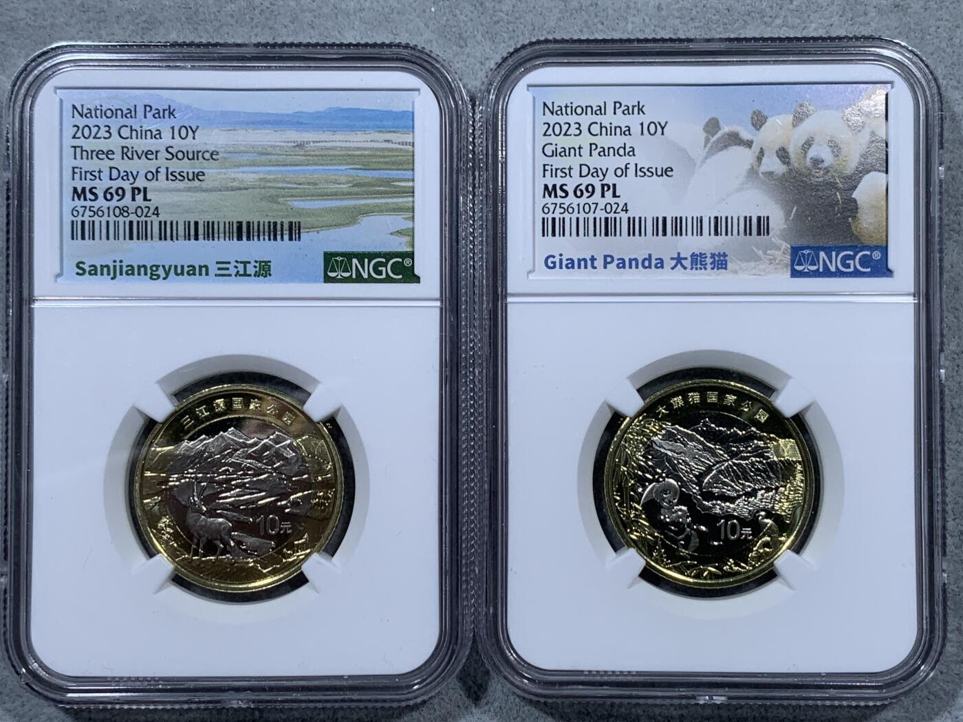 《竞宝斋》第322场 周日，周一，2场连拍 （全场包邮） 两枚一组 NGC MS69PL 中国2023年国家公园10元双色纪念币 三江源标签+大熊猫标签