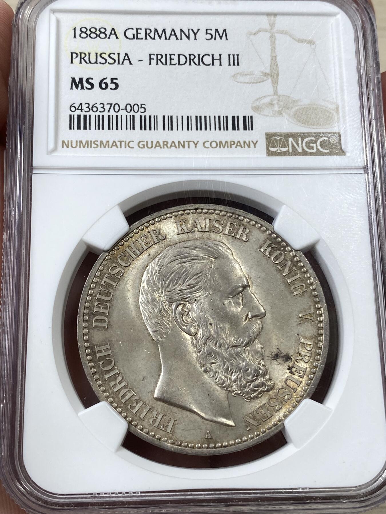 万国钱币拍卖第036期 NGC MS65 1888年德国普鲁士三皇之年腓特烈三世短翅5马克 完美转光品相 淡彩粉光