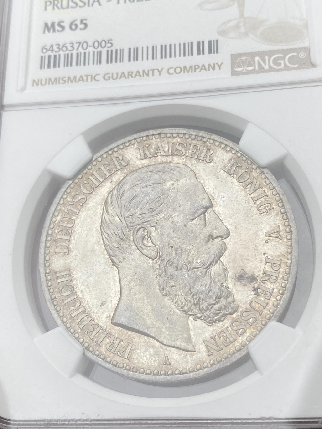 万国钱币拍卖第036期 NGC MS65 1888年德国普鲁士三皇之年腓特烈三世短翅5马克 完美转光品相 淡彩粉光