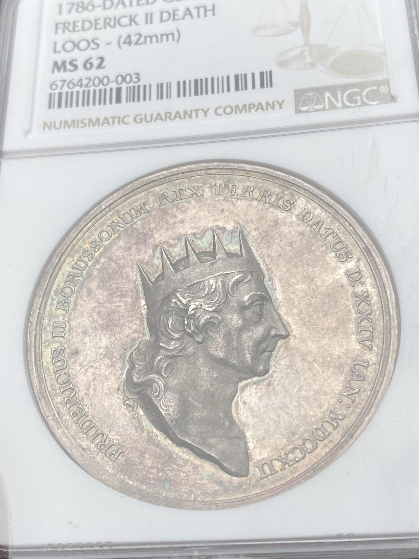 万国钱币拍卖第036期 NGC MS62 1786年德国普鲁士腓特烈大帝逝世纪念大银章 高浮雕五彩名家LOOS设计 42MM 26.5G