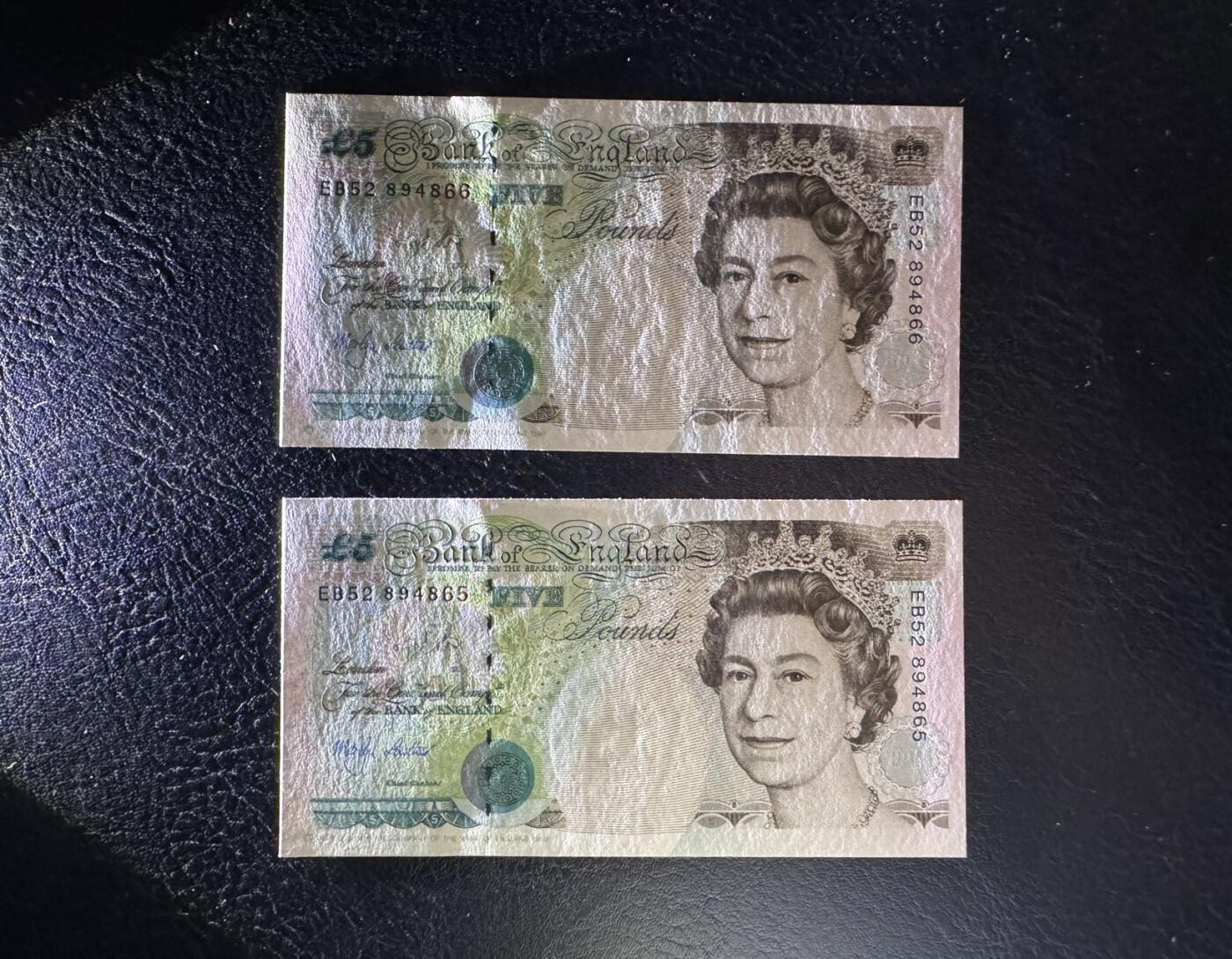 收藏联盟Quantum Auction 第387期拍卖  英国1990年版5英镑两连号 品相UNC- 边缘轻微潮点 皇冠版