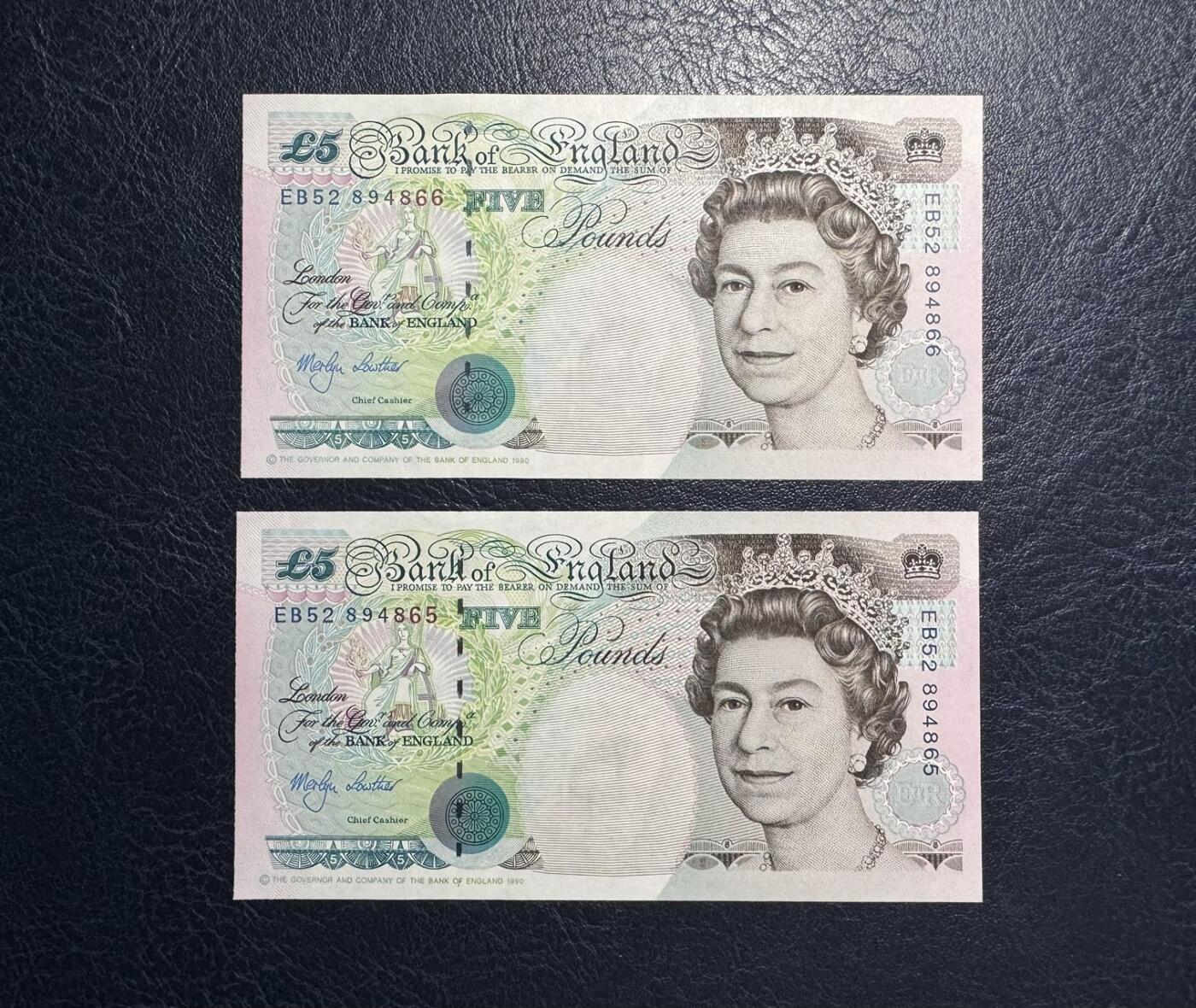 收藏联盟Quantum Auction 第387期拍卖  英国1990年版5英镑两连号 品相UNC- 边缘轻微潮点 皇冠版