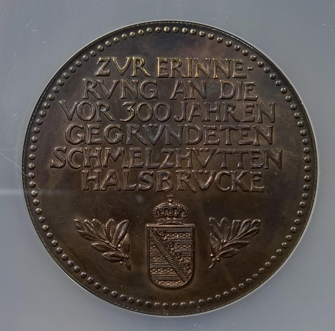 万国钱币拍卖第036期 NGC MS64 1912年德国施梅尔朱特·哈尔斯布吕克建城300周年纪念大铜章 高浮雕城市景观 51MM 60G