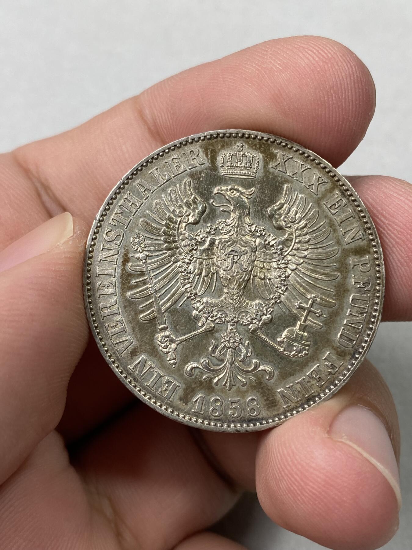 万国钱币拍卖第036期 1858年德国普鲁士威廉四世洋葱头离冠鹰流通1泰勒 欧式焕蓝彩