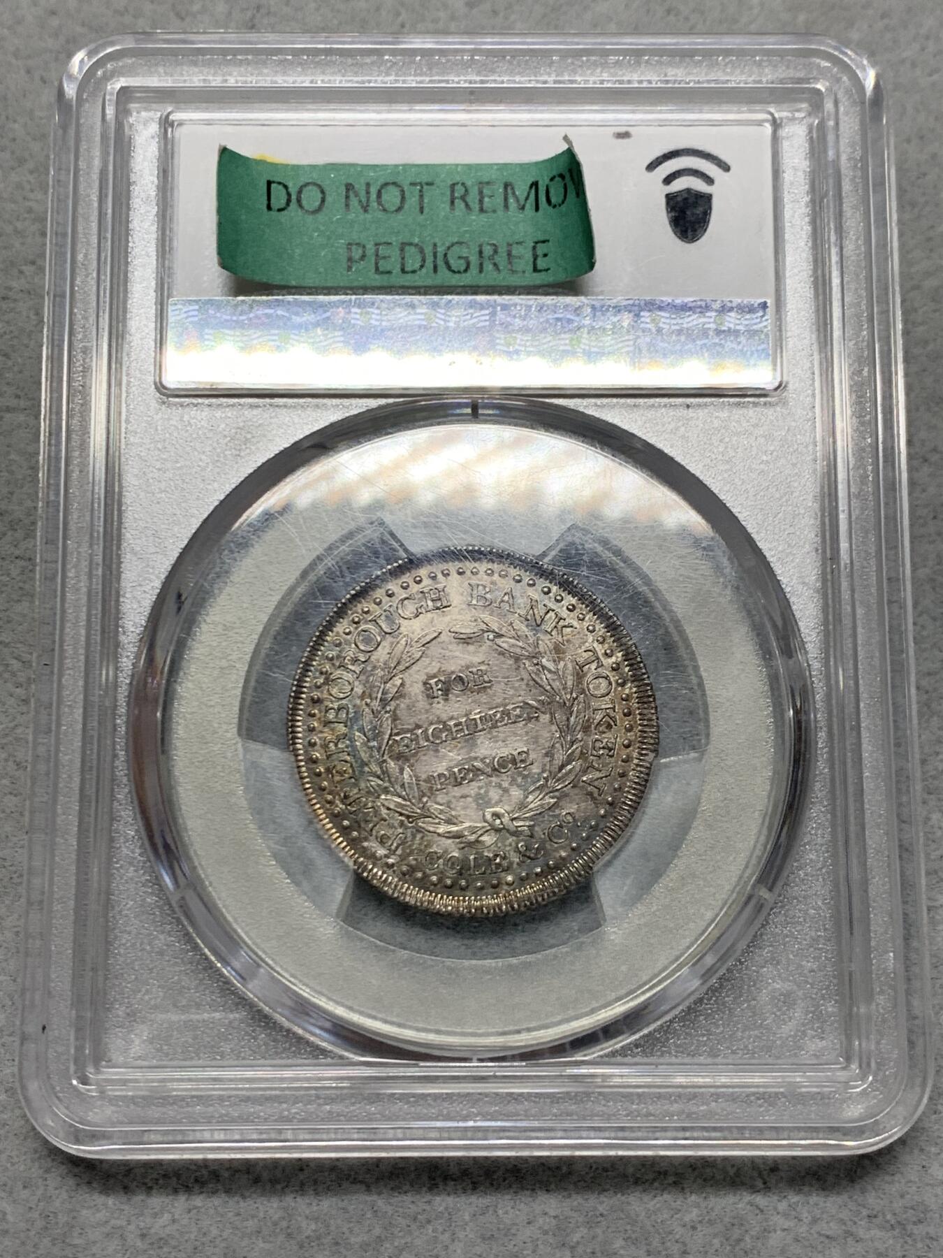 《竞宝斋》第323场 周日，周一，2场连拍 （全场包邮） PCGS MS63 英国1811年北安普敦郡彼得堡银行18便士银质代用币 正面彼得伯勒银行景观 孔雀蓝环彩异常精美
