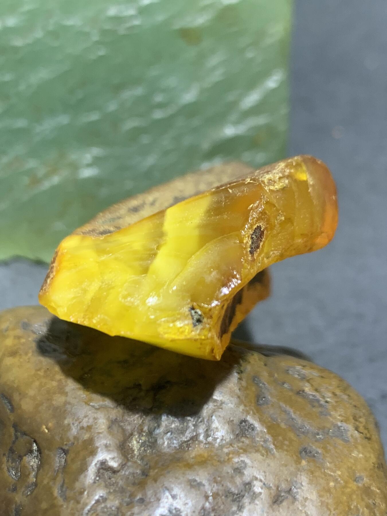 乌克兰原皮金绞蜜，蜜蜡原石一块