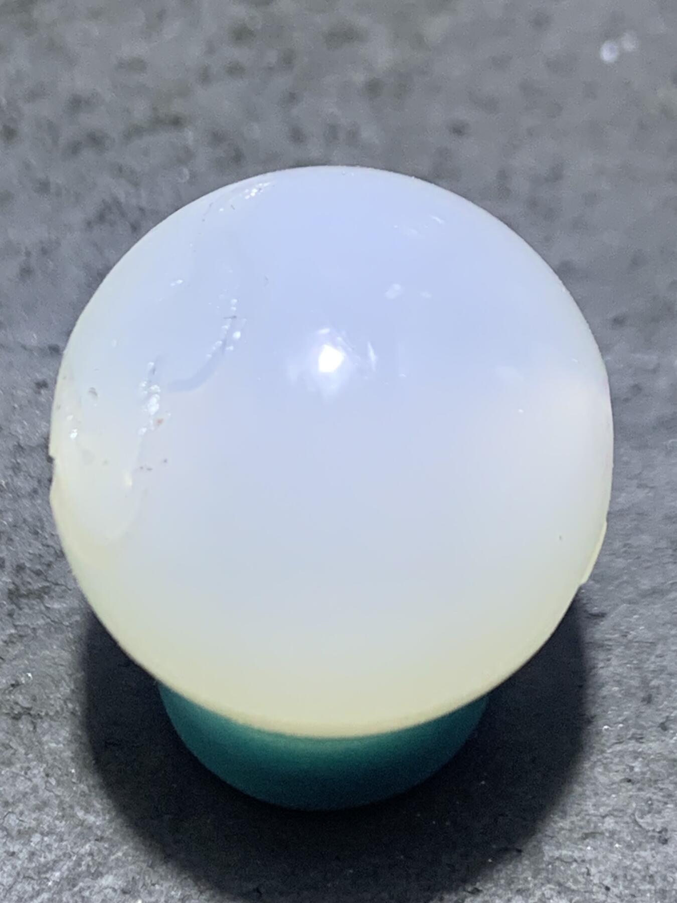 精美高玉化亚光海洋玉髓手工俏色巧雕玉兔（兔飞猛进）随形圆珠一个！