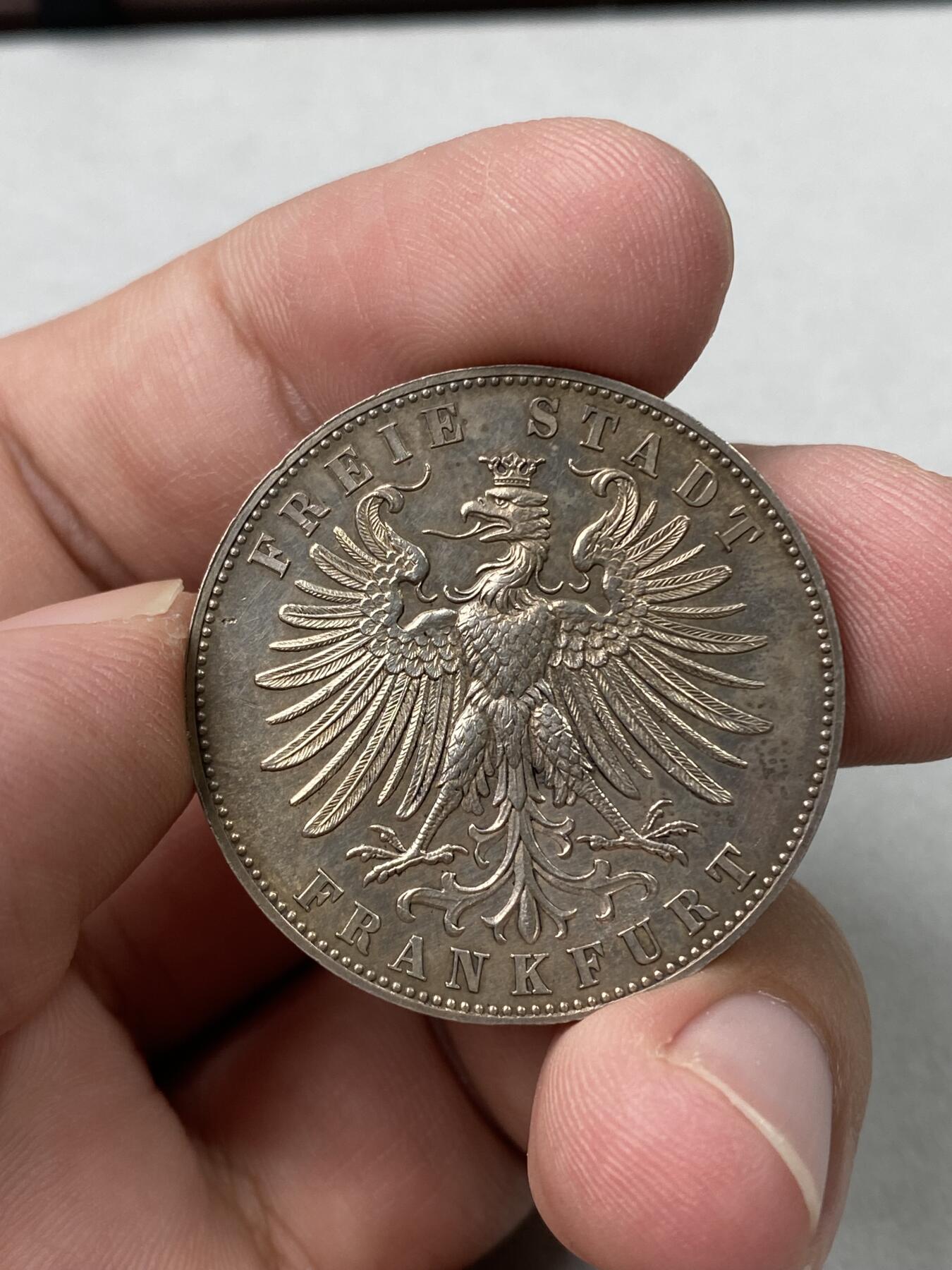 万国钱币拍卖第036期 1862年德国法兰克福射击节纪念流通1泰勒 法兰鹰徽环五彩精品
