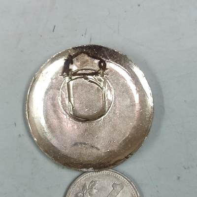 PCAI钱币31-36像章杂项小专场 文革时期 毛主席像章  一元硬币为对比物