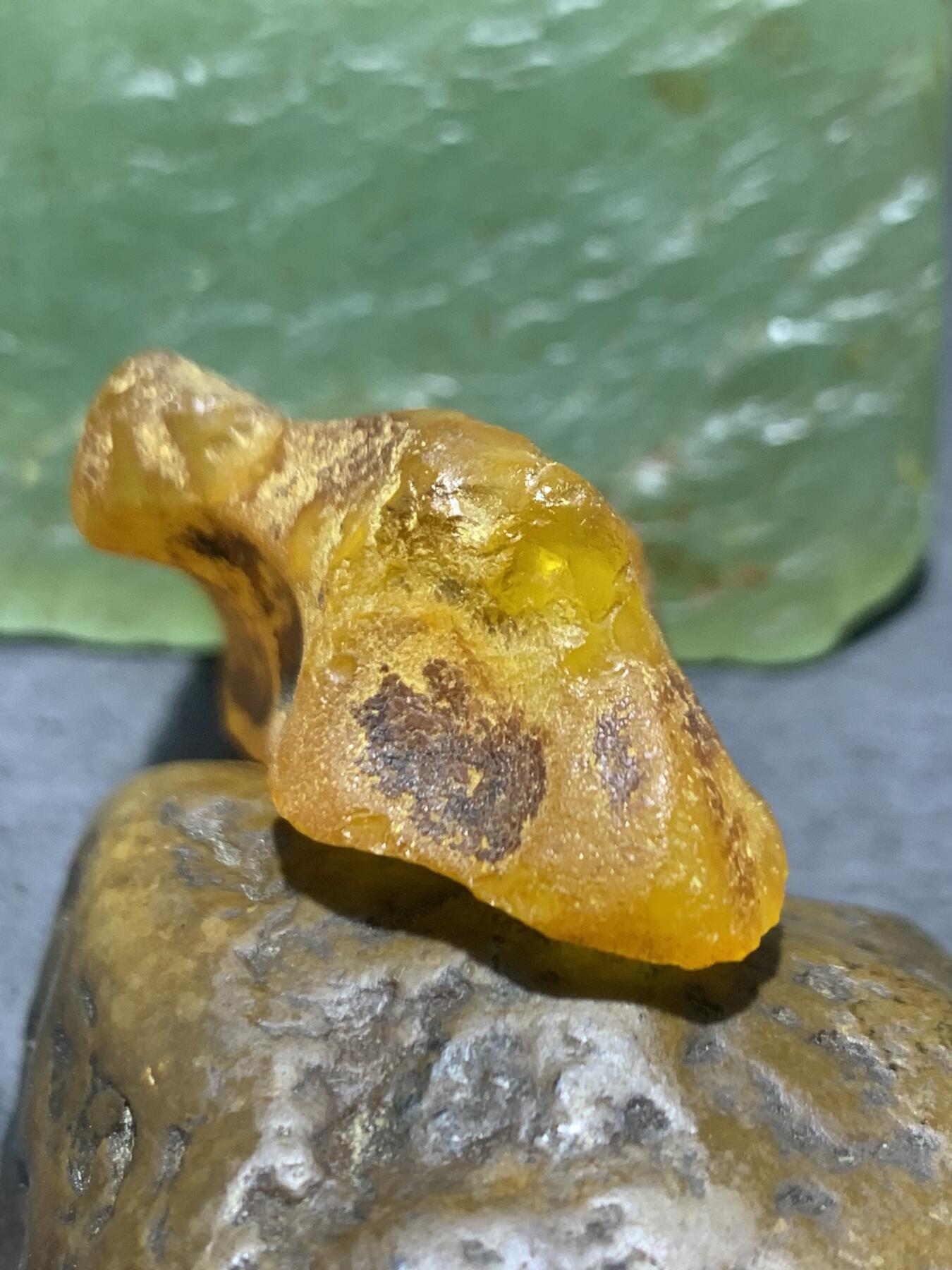 乌克兰原皮金绞蜜，蜜蜡原石一块