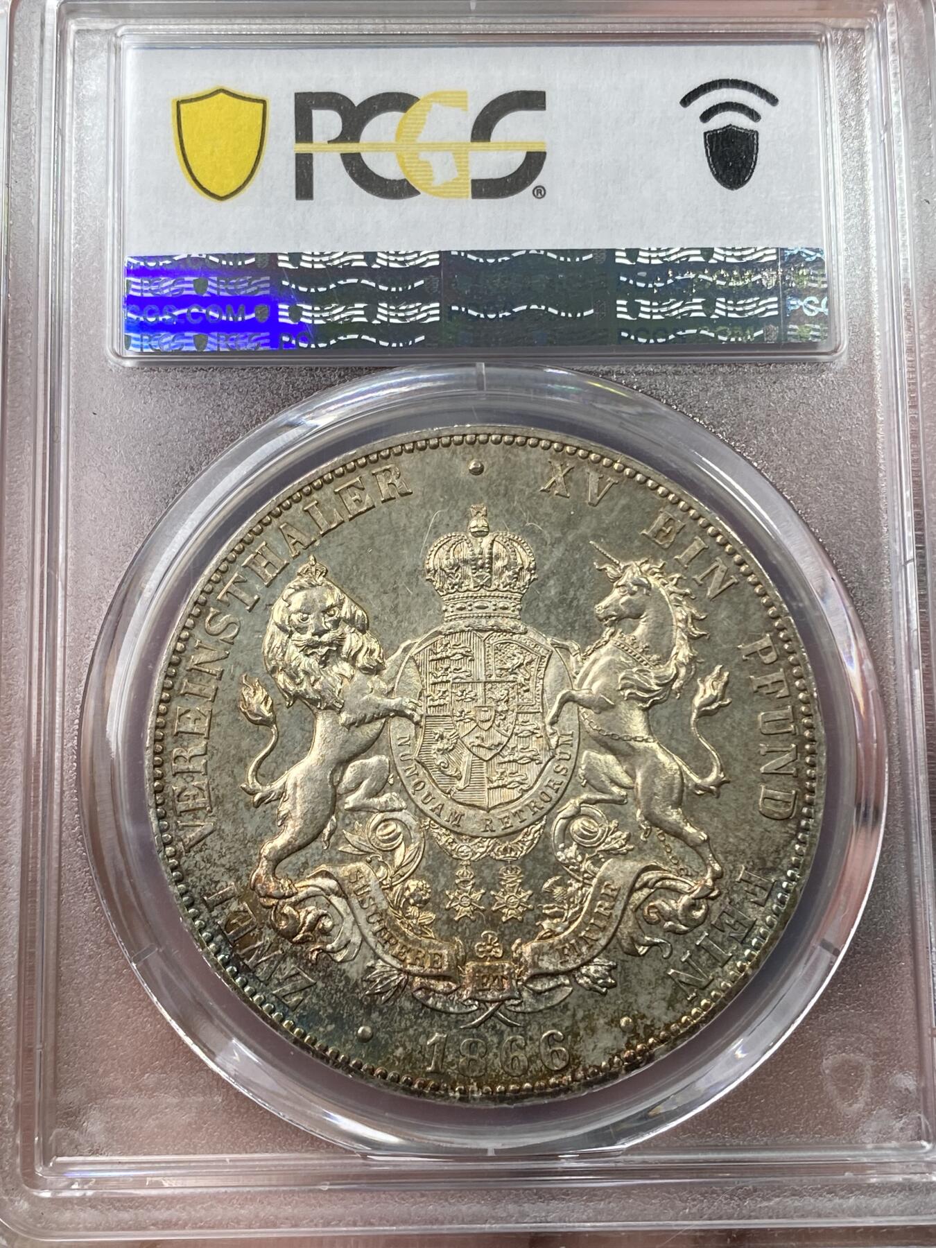 万国钱币拍卖第036期 PCGS MS62 1866年德国汉诺威狮马流通2泰勒 经典汉诺威狮马，黄金包浆加环七彩点缀，难度不小的流通2T系列，越来越贵的品种，前不久MDC的64已经3万+了。