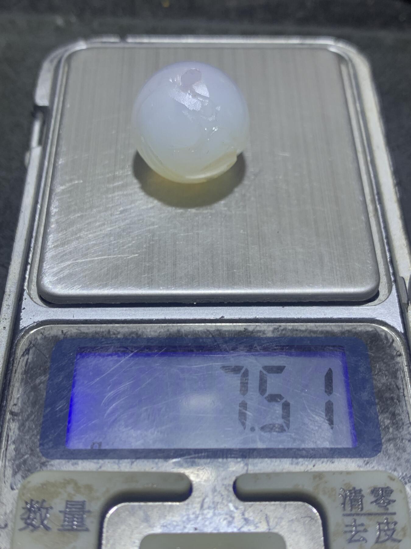 精美高玉化亚光海洋玉髓手工俏色巧雕玉兔（兔飞猛进）随形圆珠一个！
