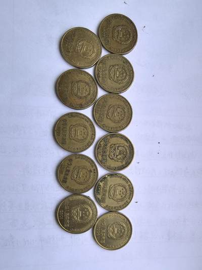 红色像章中外纸币银币铜元硬币等保真包老 假一罚十.实图拍摄 - 梅花五角11枚.1991-2001年份各一枚.品相自定.安图发货.有的边齿轮轻微破损.拍前细看.售出不退不换！