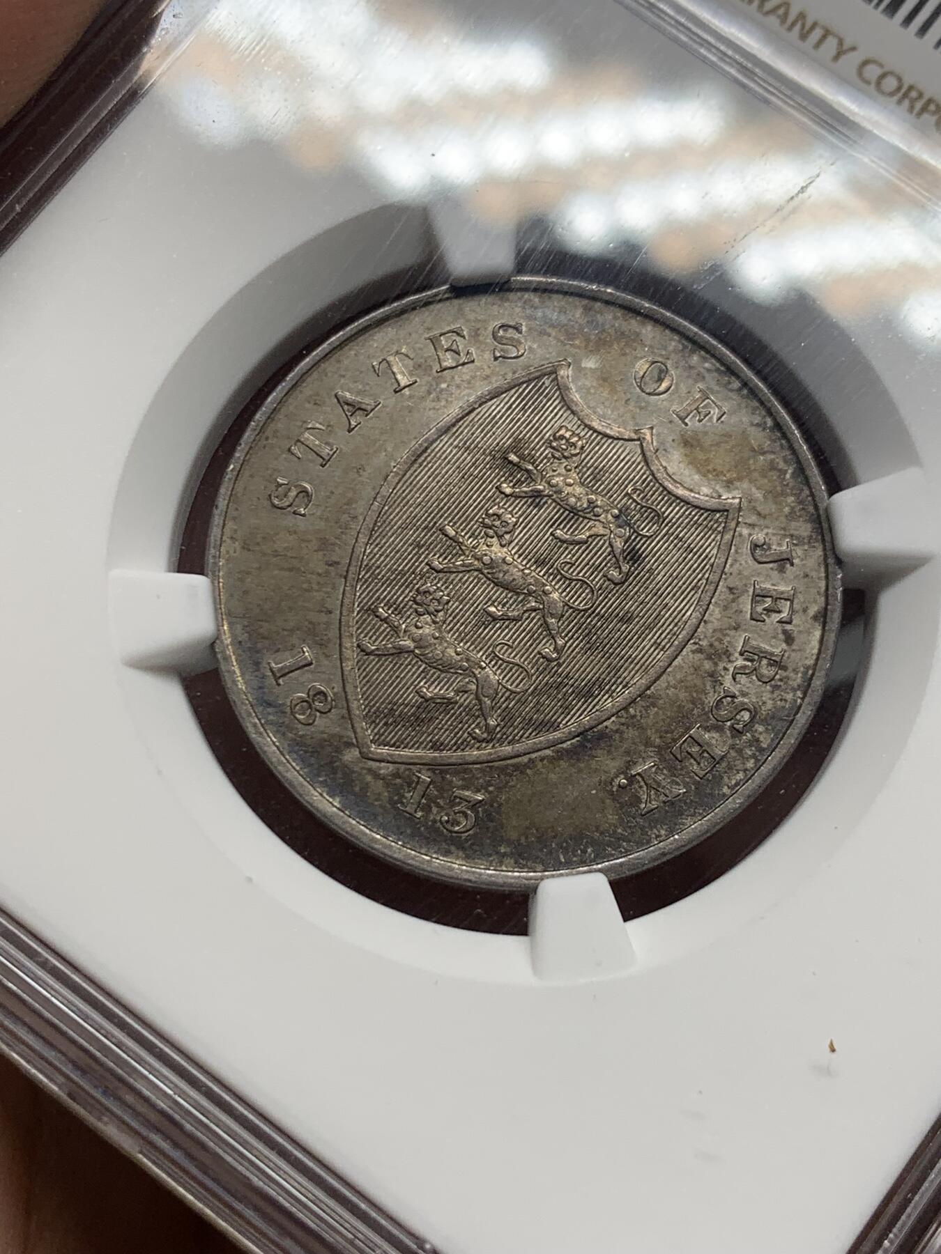 《竞宝斋》第323场 周日，周一，2场连拍 （全场包邮） 稀有 NGC MS63 英属 泽西岛 1813年 18便士银行银代币 是泽西岛铸造的第一批官方硬币 由皇家铸币厂根据 1813 年 2 月 5 日硬币委员会枢密令铸造，由首席雕刻师 Thomas Wyon Jr. 设计