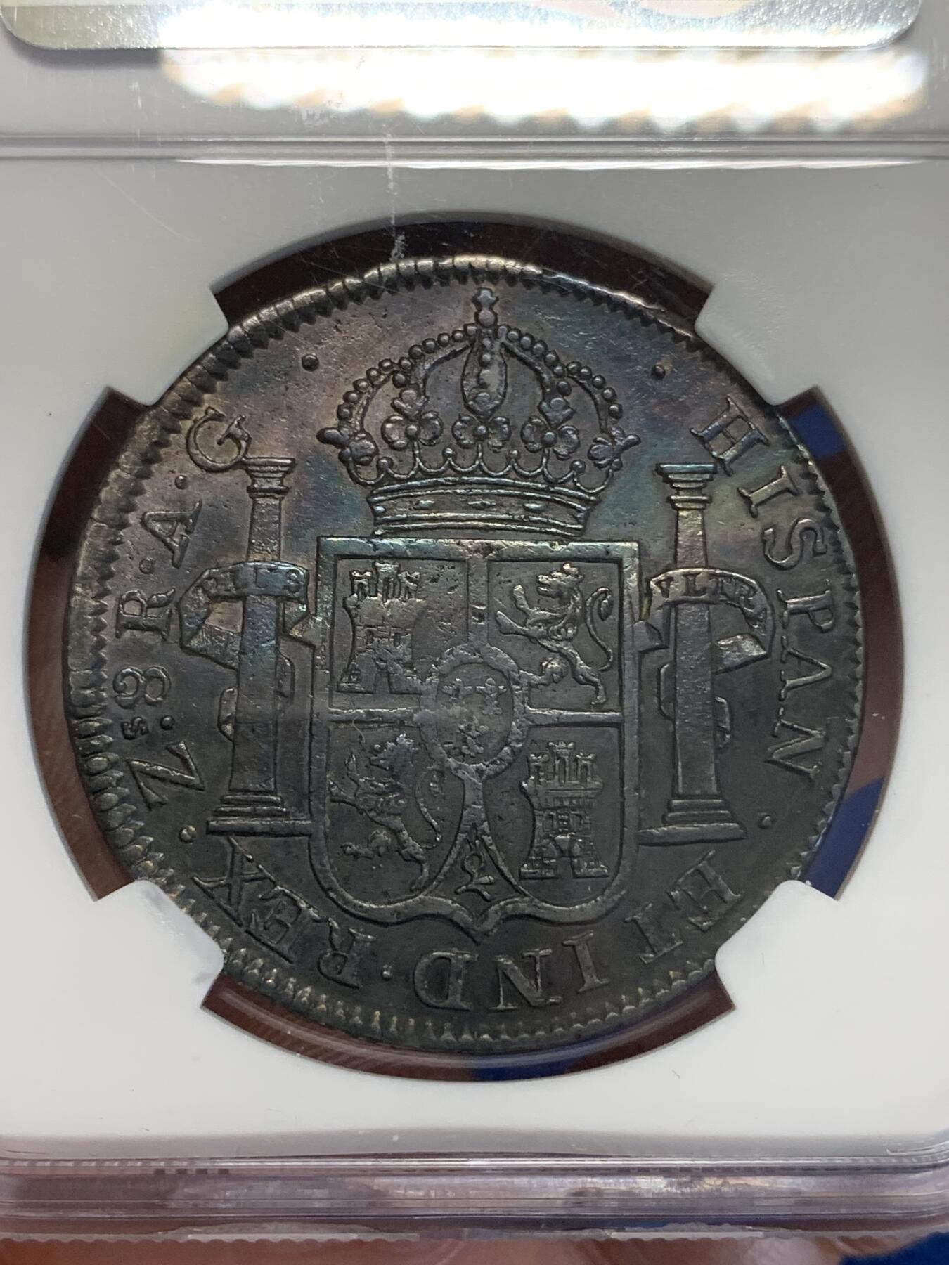 《竞宝斋》第323场 周日，周一，2场连拍 （全场包邮） NGC XF 五彩墨西哥 1820年 内战时期 费七 8里亚尔双柱银币 内战双柱外拍白币XFD一般在200美元左右，这枚细节满足AU要求 比较难得