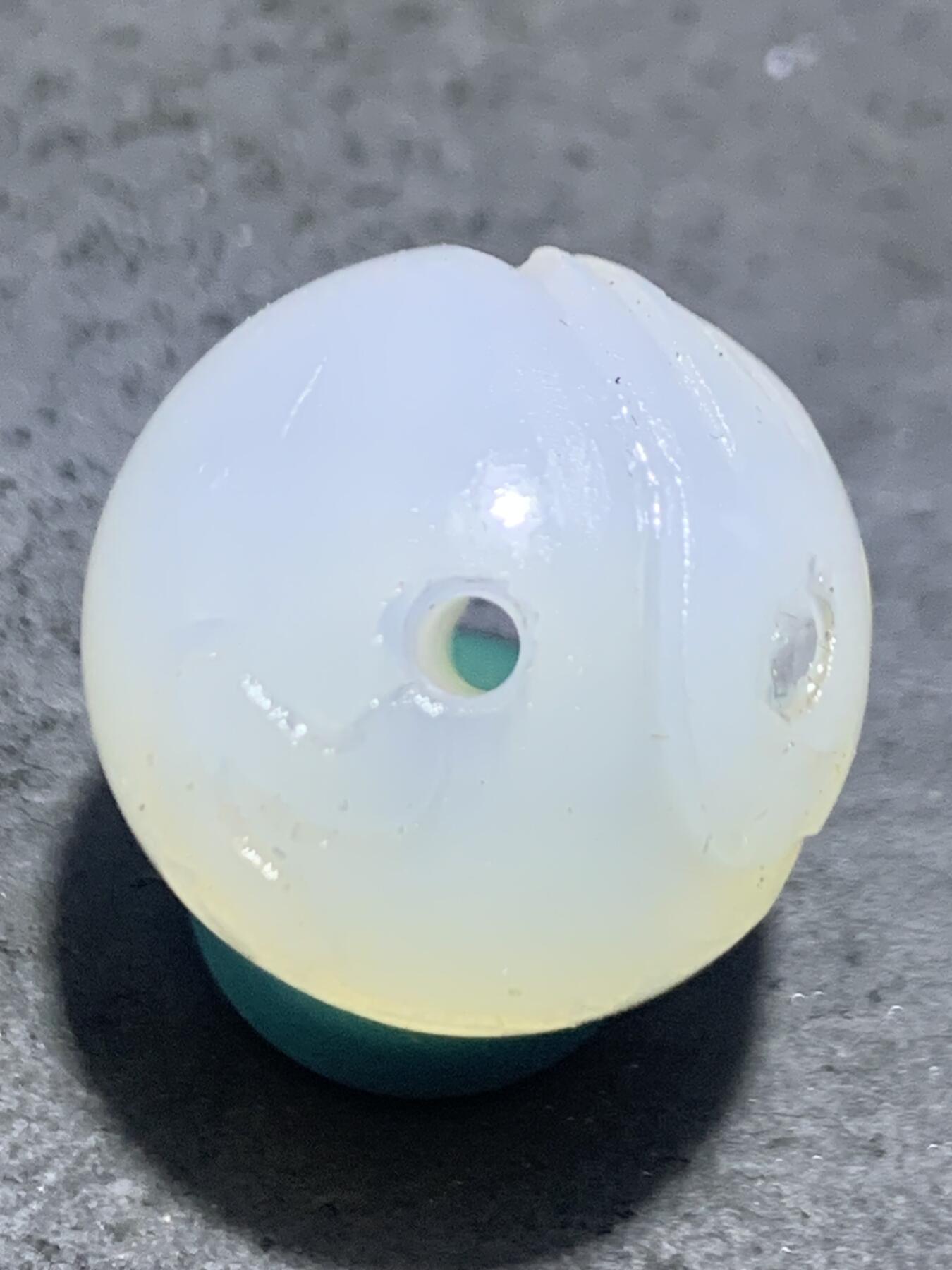 精美高玉化亚光海洋玉髓手工俏色巧雕玉兔（兔飞猛进）随形圆珠一个！