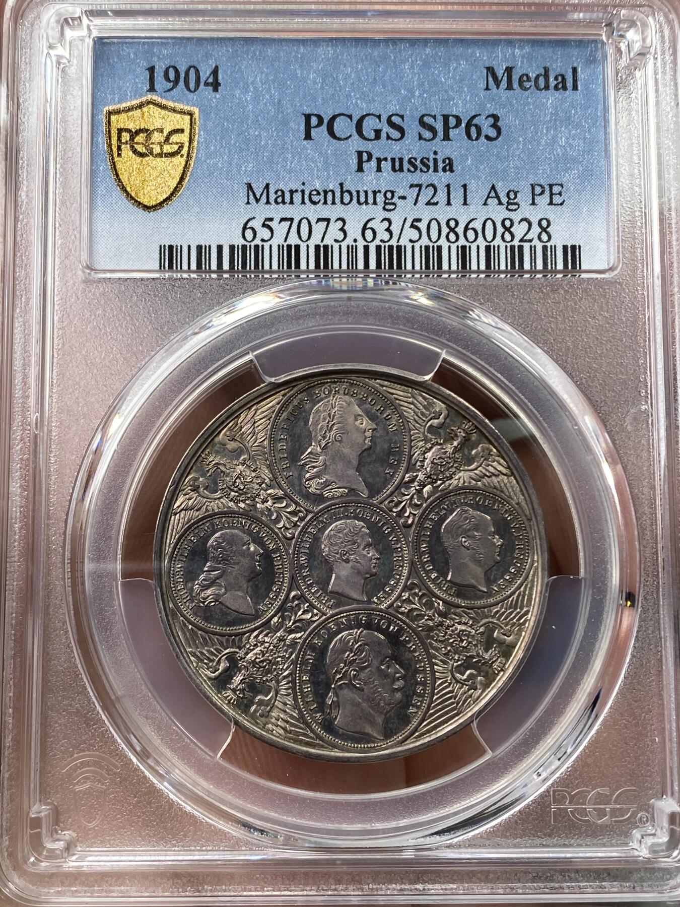 万国钱币拍卖第036期 PCGS SP63 1904年德国普鲁士霍亨索伦皇族五皇泰勒型纪念银章 五彩香槟红酒色包浆镜面名誉品种 正面五皇均与泰勒头像相同 此章形制规格与联合泰勒完全一致 可算做最后的泰勒