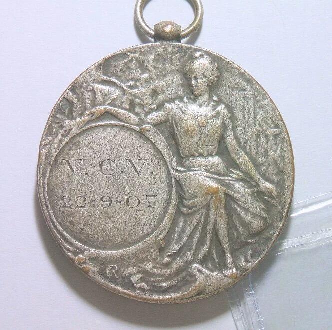 法国1907年 女神戎装像高浮雕精制大镀银章 42MM
