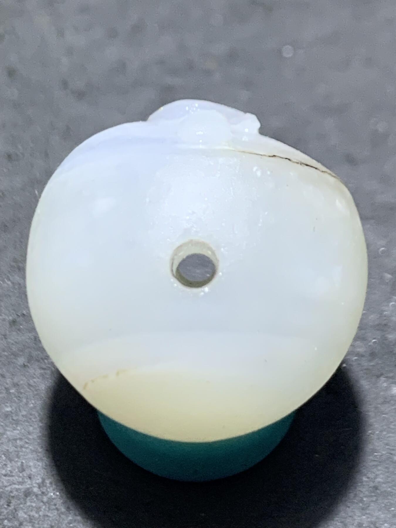 精美高玉化亚光海洋玉髓手工俏色巧雕求佛问道意境圆珠一个