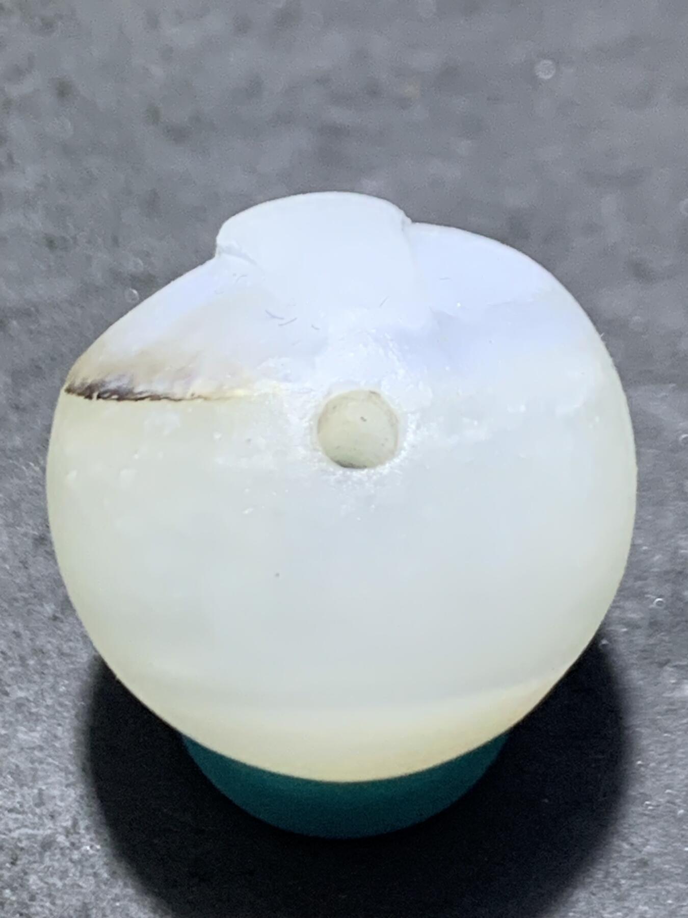 精美高玉化亚光海洋玉髓手工俏色巧雕求佛问道意境圆珠一个