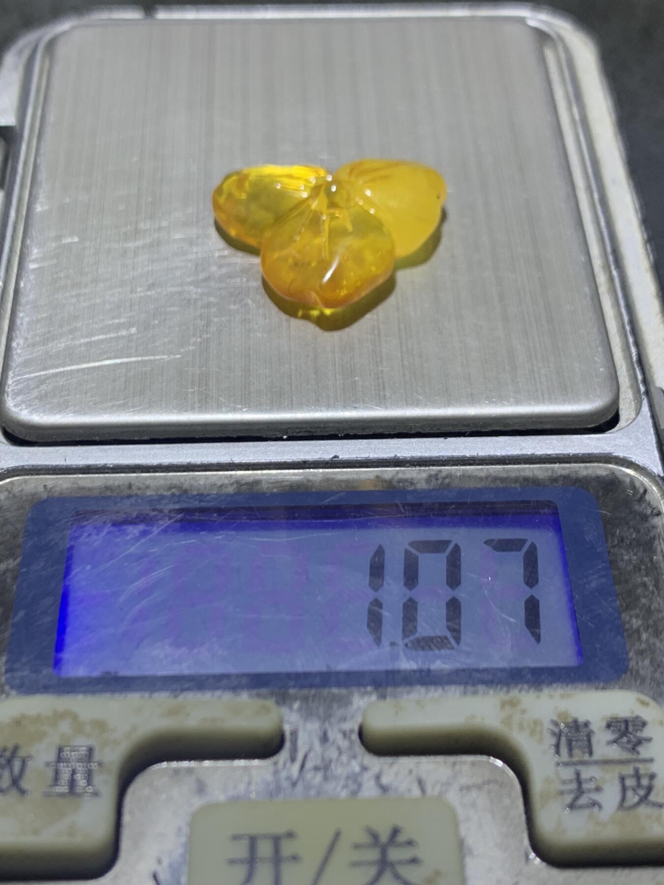 精美天然蜜蜡雕刻梅花吊坠，挂件一个，