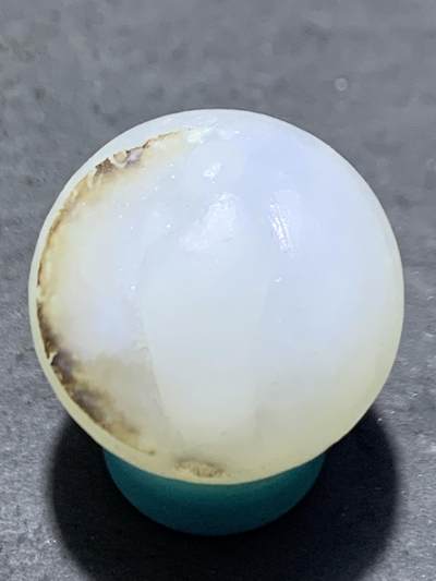 精美高玉化亚光海洋玉髓手工俏色巧雕求佛问道意境圆珠一个 - 精美高玉化亚光海洋玉髓手工俏色巧雕求佛问道意境圆珠一个