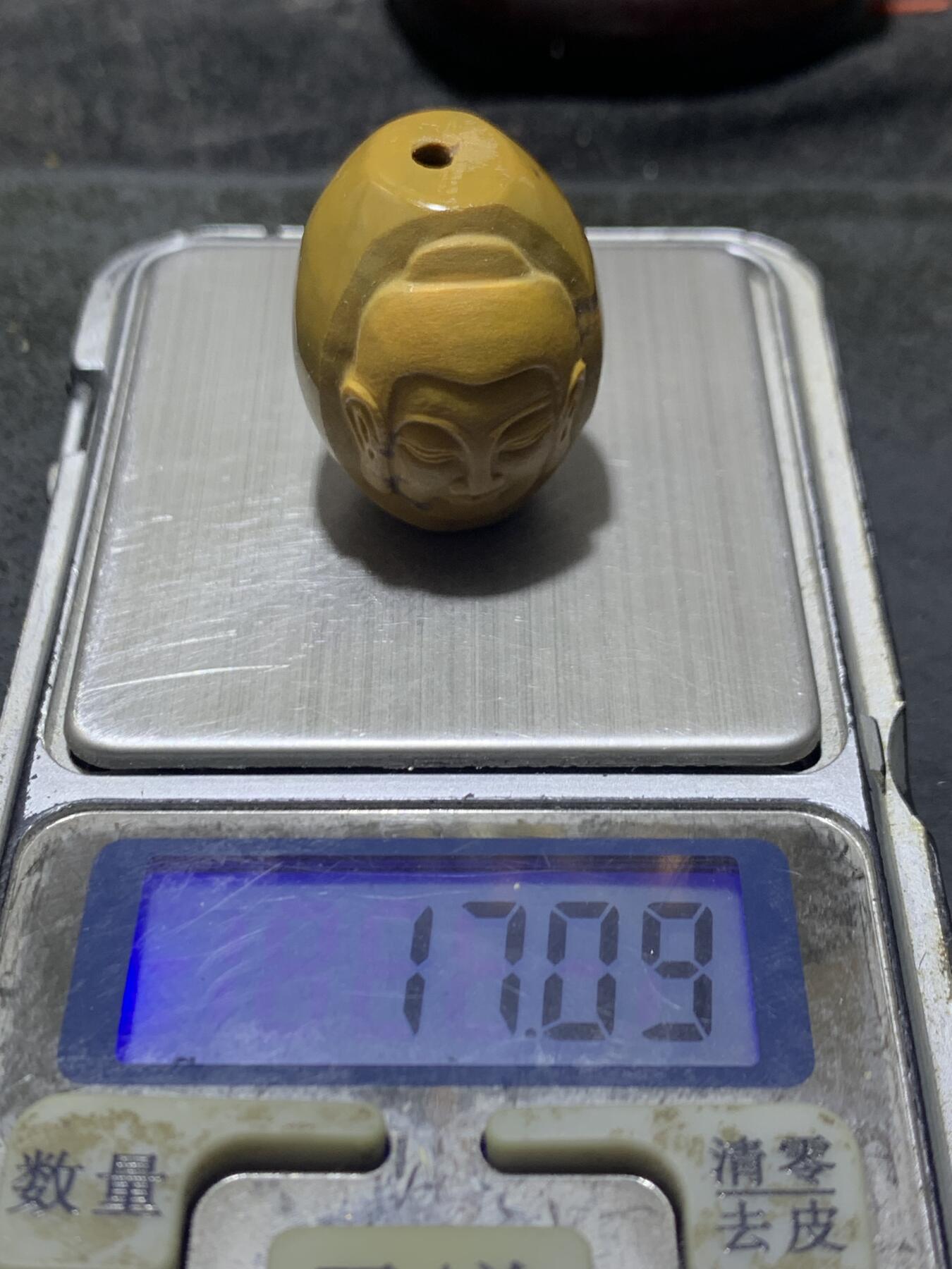 精美亚光战国红玛瑙手工俏色巧雕如来佛祖随形大桶珠一颗！