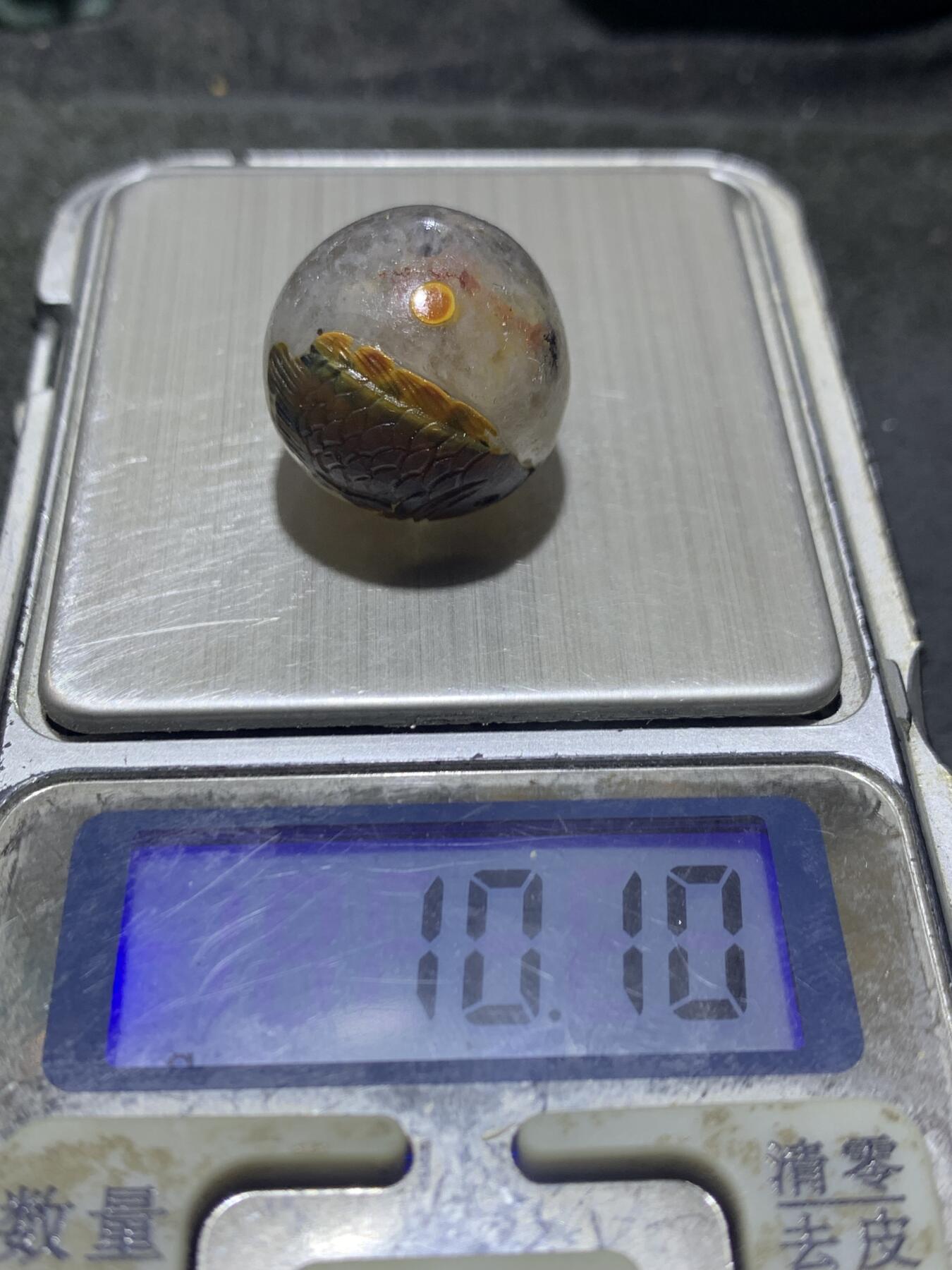 精美冰飘亚光战国红玛瑙手工俏色巧雕鱼荷叶随形圆珠一个