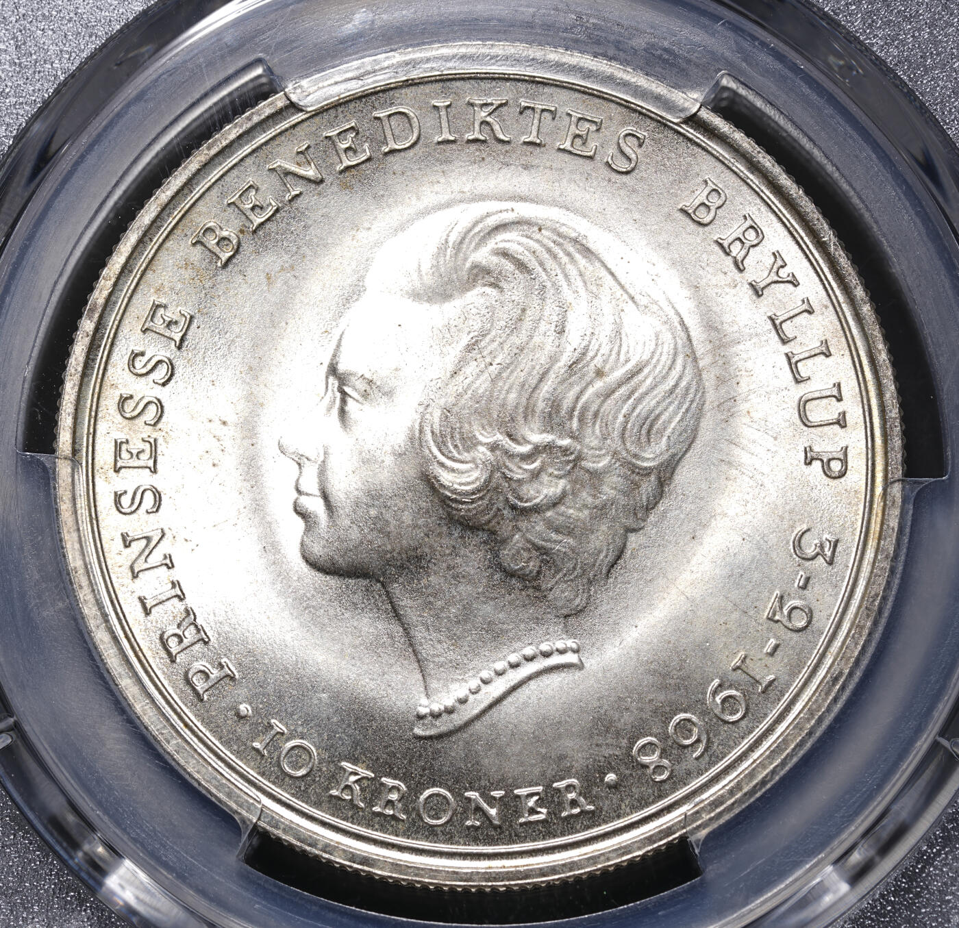 修遠堂世界钱币第四十六期 全场包邮 PCGS MS67 1968年丹麦公主本尼迪克特结婚纪念10克朗银币 20.40g，含银80%