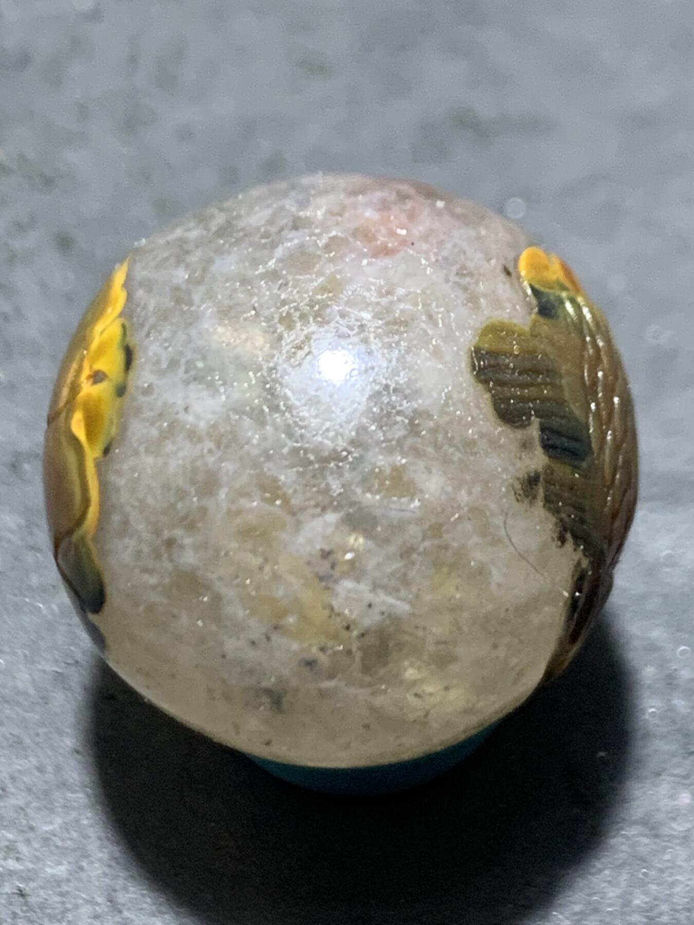 精美冰飘亚光战国红玛瑙手工俏色巧雕鱼荷叶随形圆珠一个