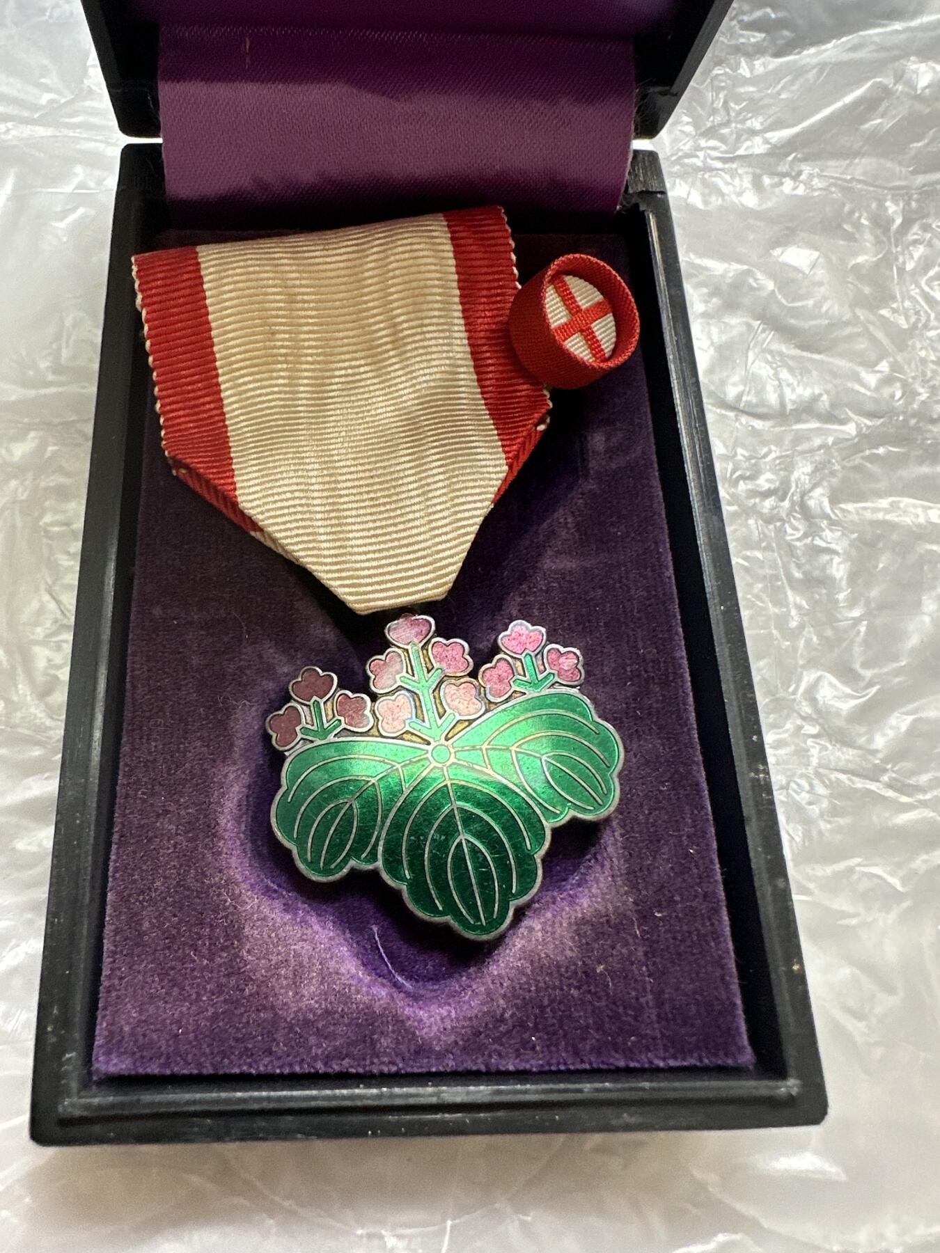 日本精品大铜章 七等青色桐叶章，银制，原盒带略