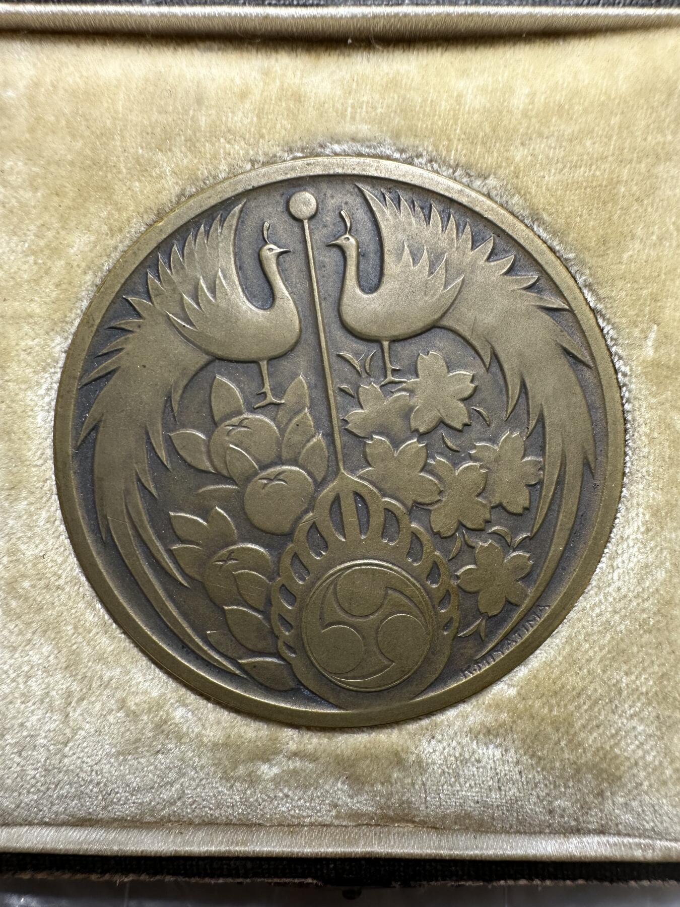 日本精品大铜章 日本昭和三年(1928)御即位大礼纪念大铜章，原盒稀少