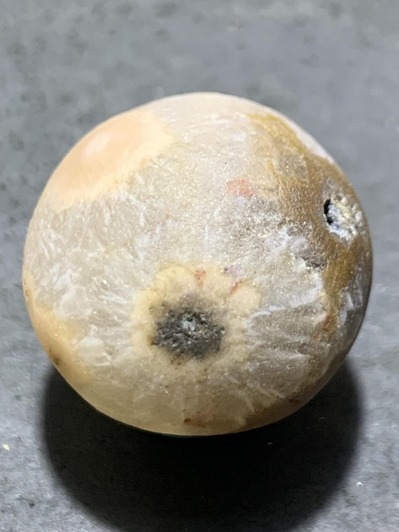 精美亚光原皮天眼纹冰飘糖心料战国红玛瑙手工雕刻悟字随形珠一颗