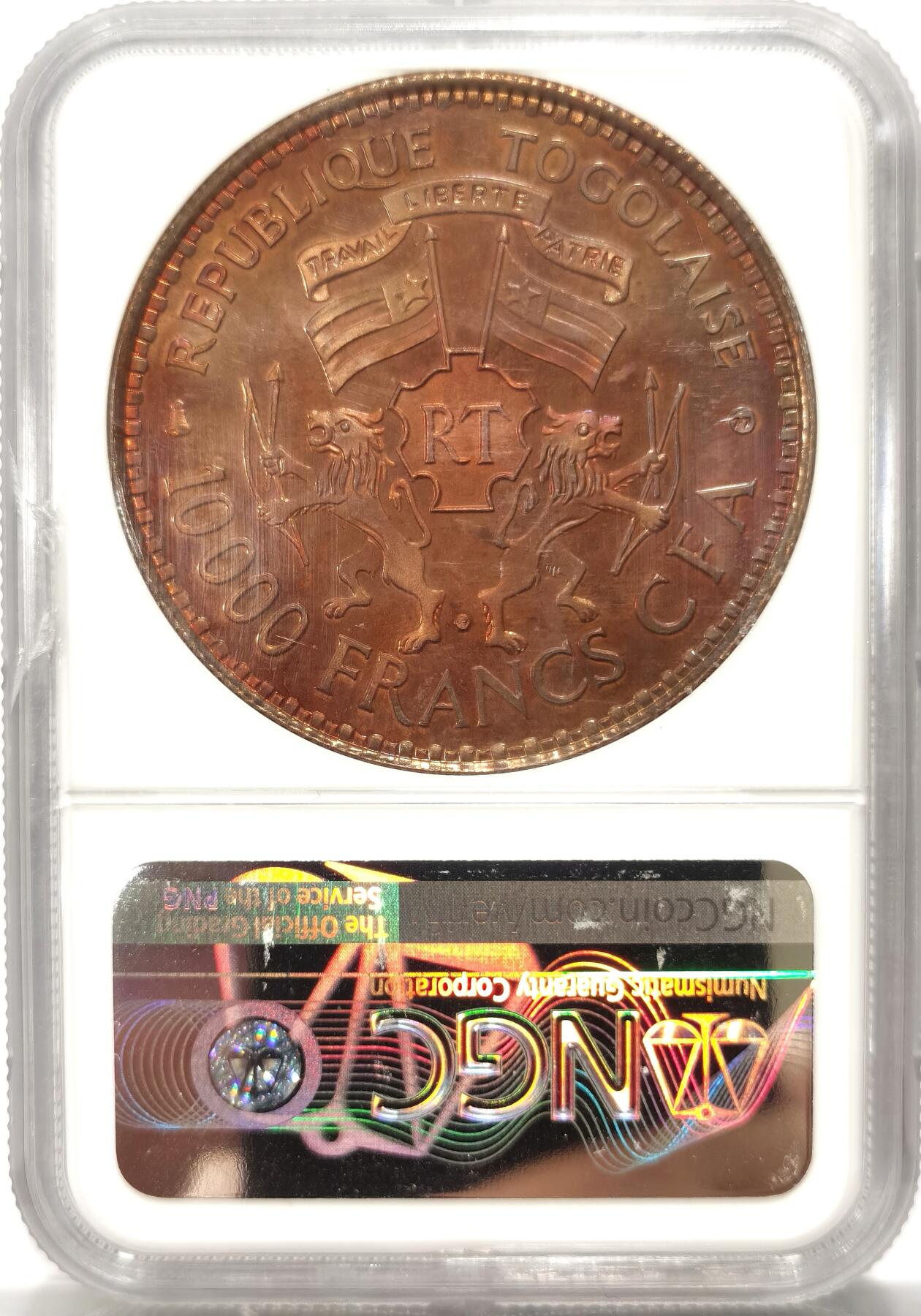 博洋堂世界钱币拍卖第098期（全场包邮） NGC PF67RB 多哥1977年总统埃亚德马10000法郎加大加厚大银币铜样，发行量25枚的极其稀有的名誉品！全网仅此一枚！注：盒子背面有一处小裂