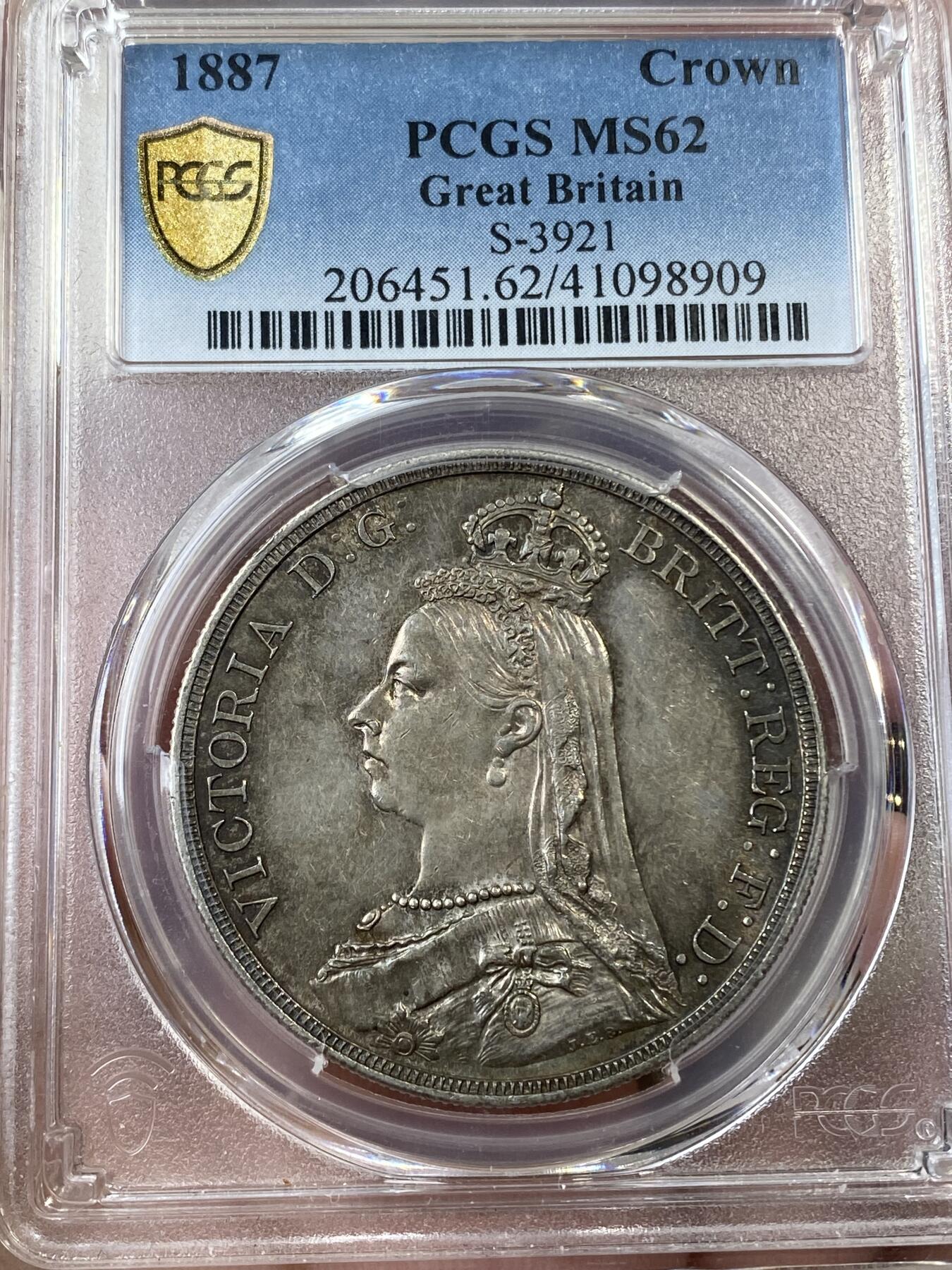 万国钱币拍卖第036期 PCGS MS62 1887英国维多利亚高冠马剑克朗 原味五彩 观感超越分数的状态