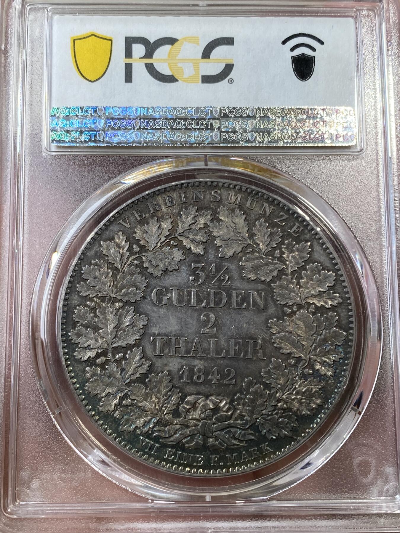万国钱币拍卖第036期 PCGS MS64 1842法兰克福鹰徽2泰勒 不多见的鹰徽与面值的组合，流通充分品种，难度要比同分少女2泰勒大的多，华丽七彩转光，高分2t价格持续走高，PCGS唯一亚军分，更高分仅一枚。
