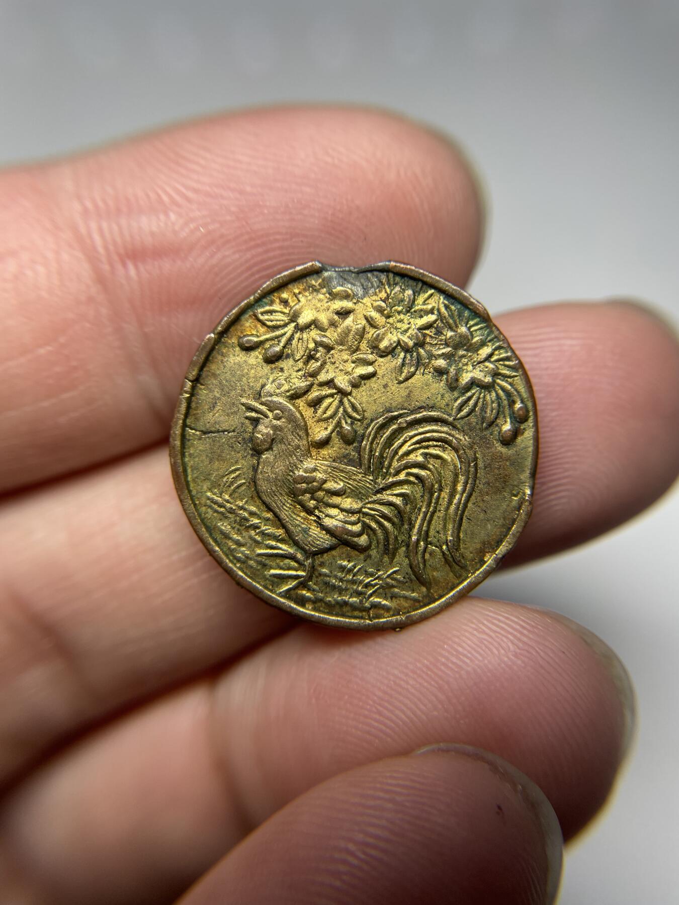 每日一拍，2024年集古藏今外币拍卖第十七期-第5场—（总第165拍），可以寄存60天，满160元包邮。 生肖鸡纪念章22.5mm