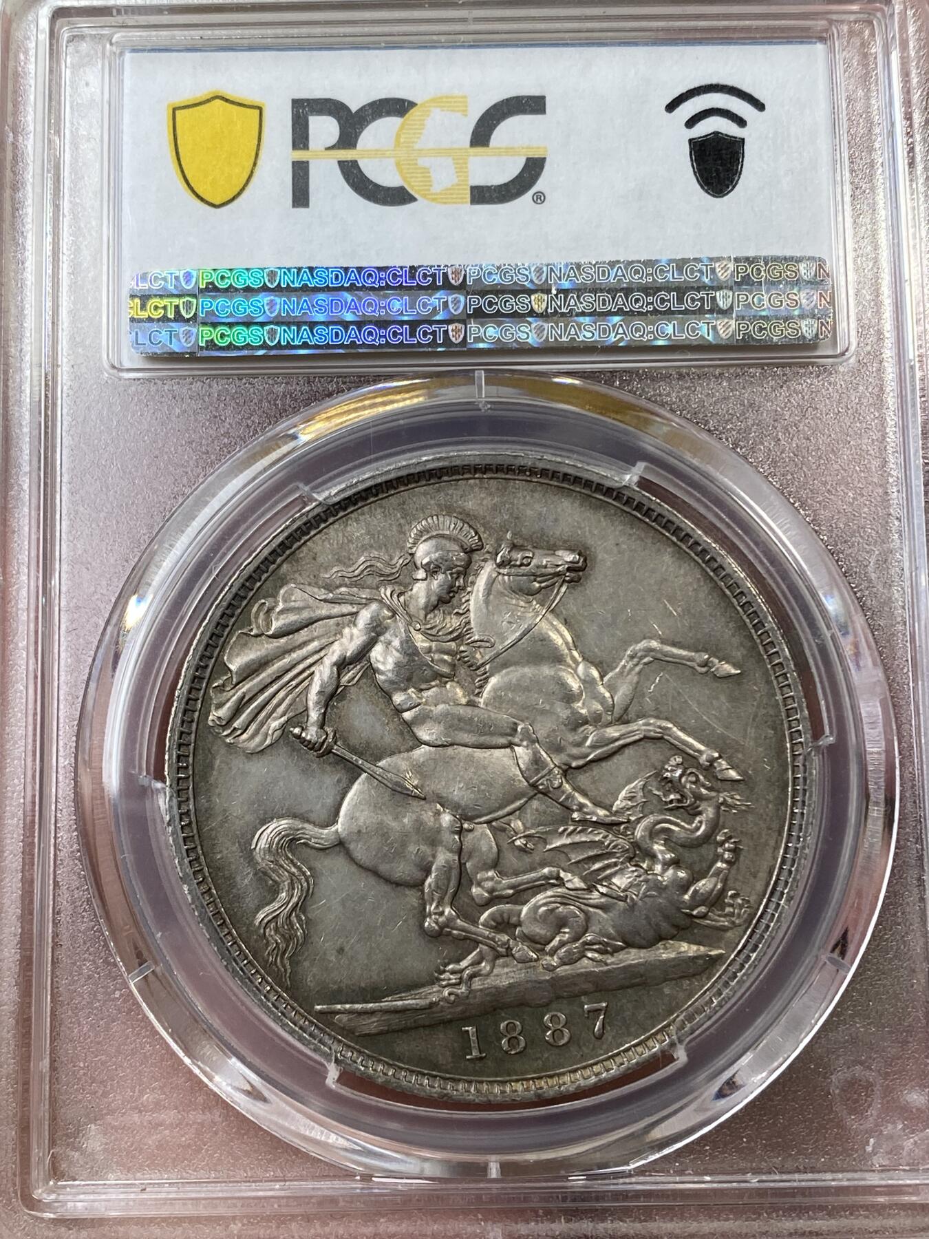 万国钱币拍卖第036期 PCGS MS62 1887英国维多利亚高冠马剑克朗 原味五彩 观感超越分数的状态