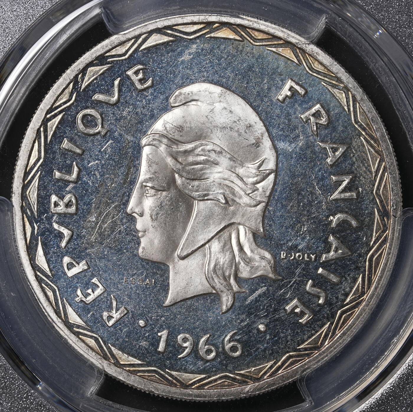 修遠堂世界钱币第四十六期 全场包邮 PCGS SP64 1970年新赫布里底群岛100法郎大型精制银样币 ESSAI