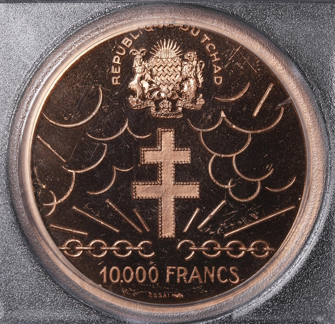 修遠堂世界钱币第四十六期 全场包邮 PCGS SP64RD 1960年乍得独立十周年10000法郎金币铜样币 大型钱币 戴高乐头像 ESSAI  加厚盒