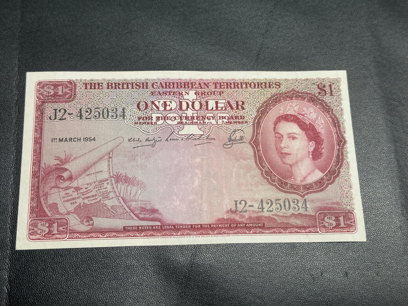 《外钞收藏家》第四百三十四期 1954年英属加勒比1刀 精美女王 UNC- 少量潮点 角瑕疵
