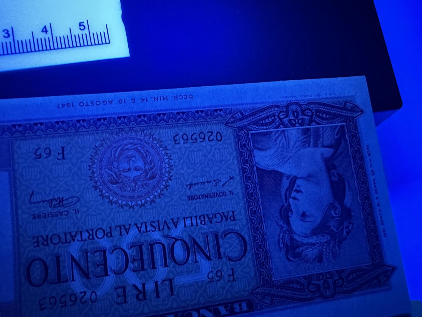 《外钞收藏家》第四百三十四期 1947年意大利500里拉 UNC- 少量潮