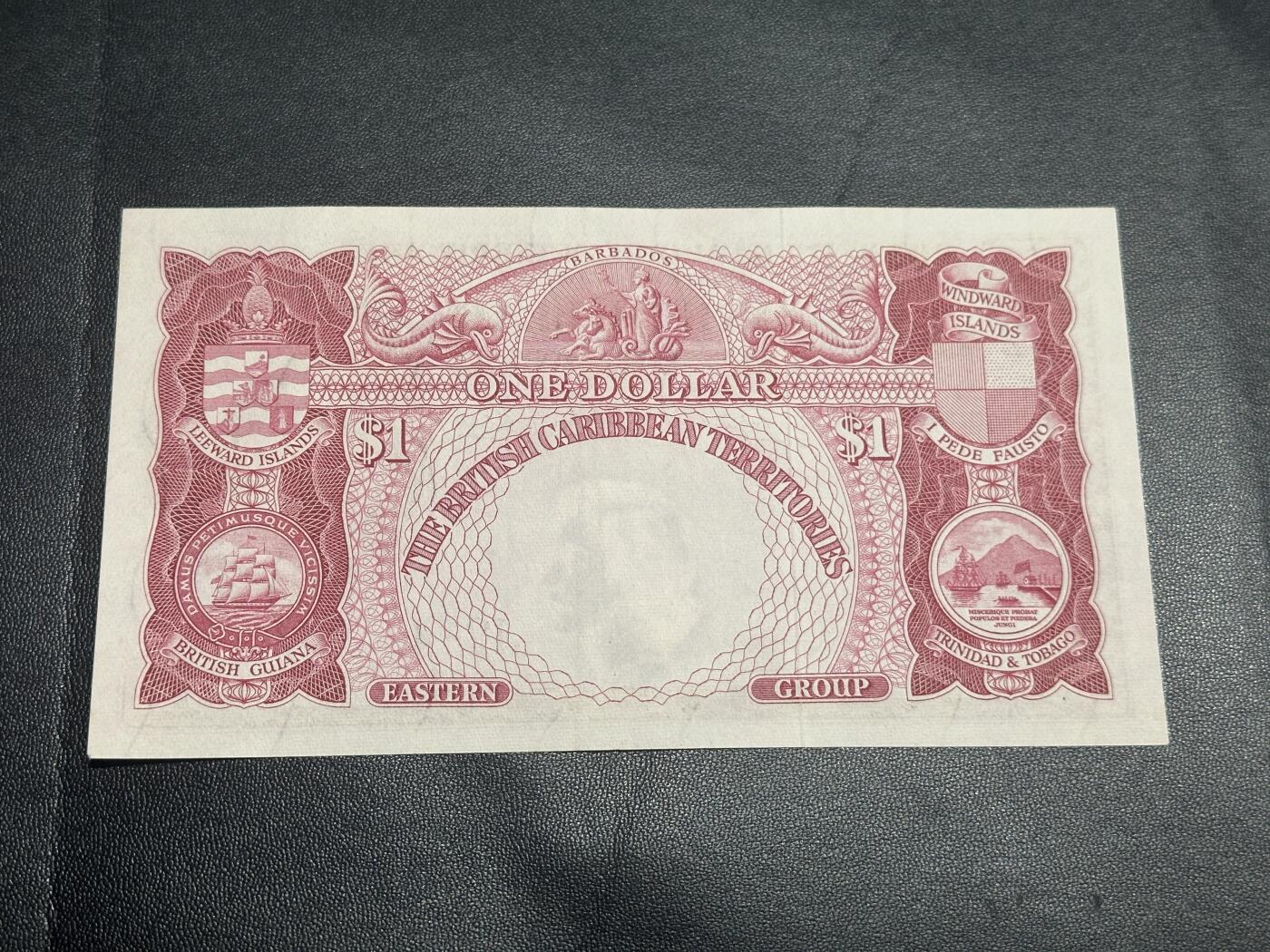 《外钞收藏家》第四百三十四期 1954年英属加勒比1刀 精美女王 UNC- 少量潮点 角瑕疵