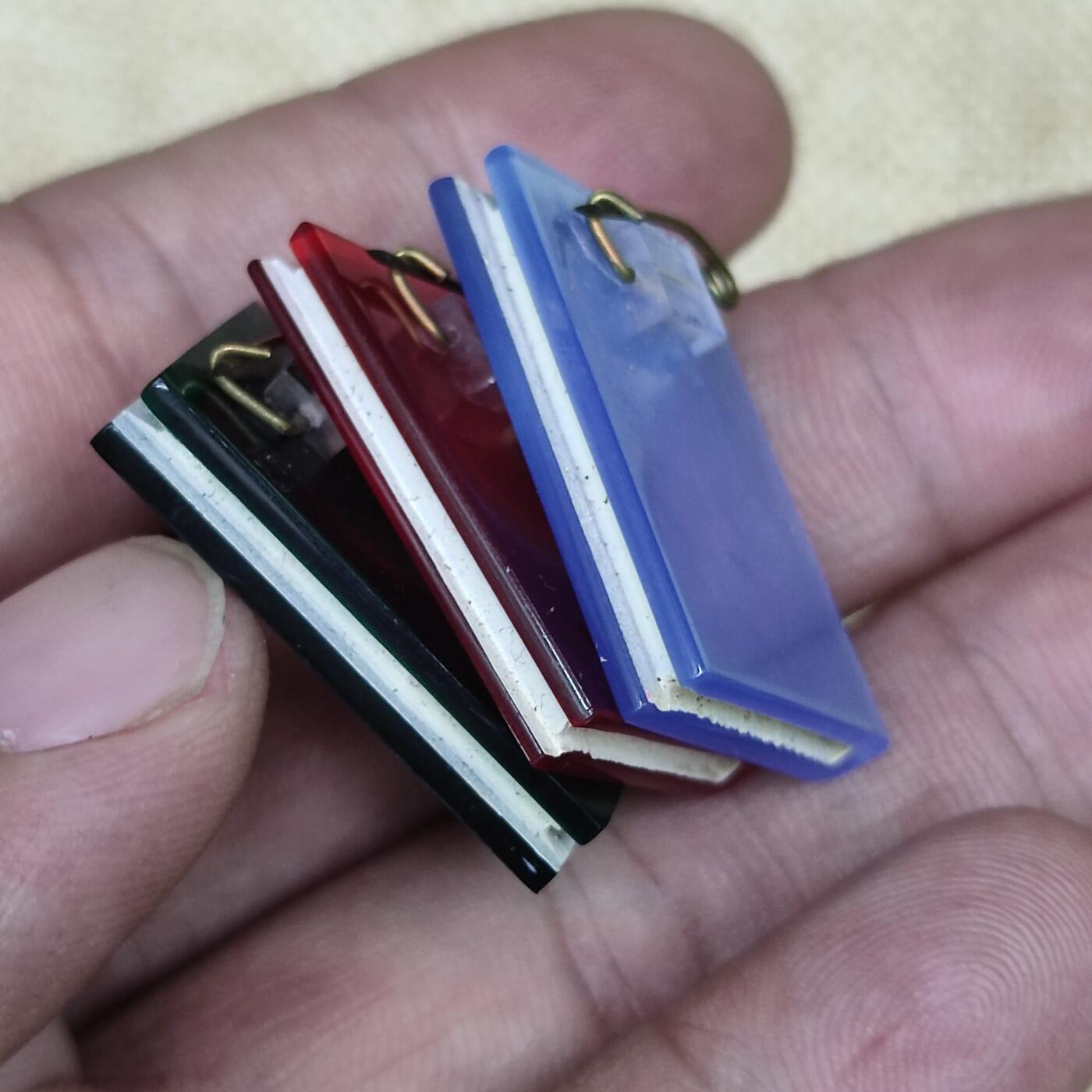 PCAI钱币3-43文革像章小专场 红宝书 毛主席像章3个